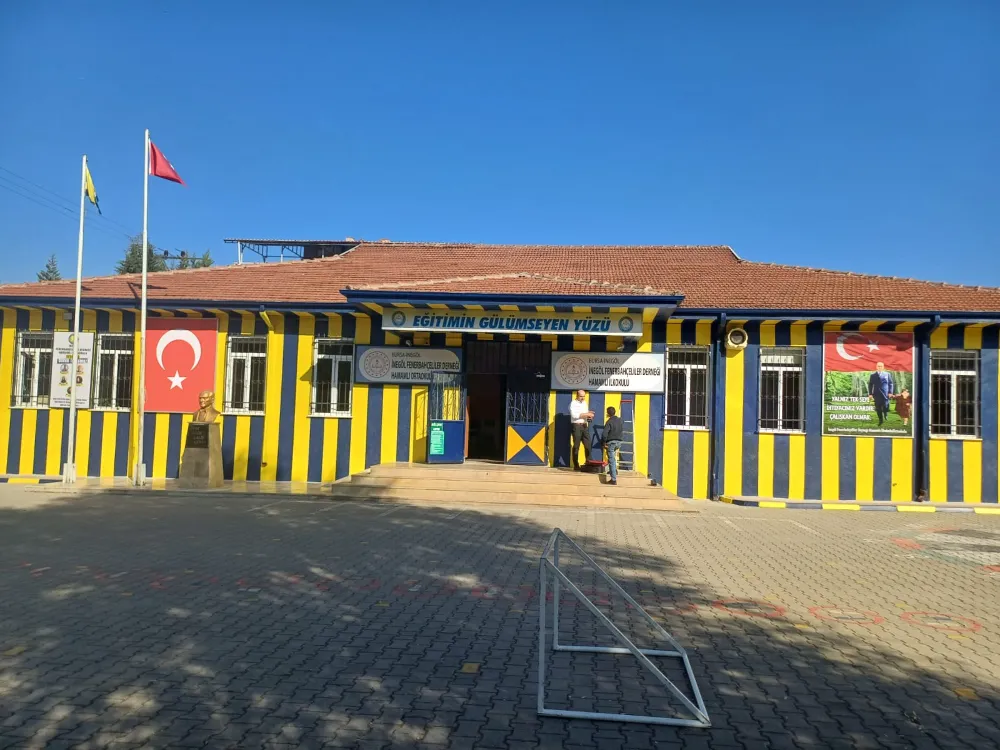 İNEGÖL FENERBAHÇELİ LER DERNEĞİ HAMAMLI KÖYÜ İLK ve ORTA OKULU SARI LACİVERT’E BOYANDI…