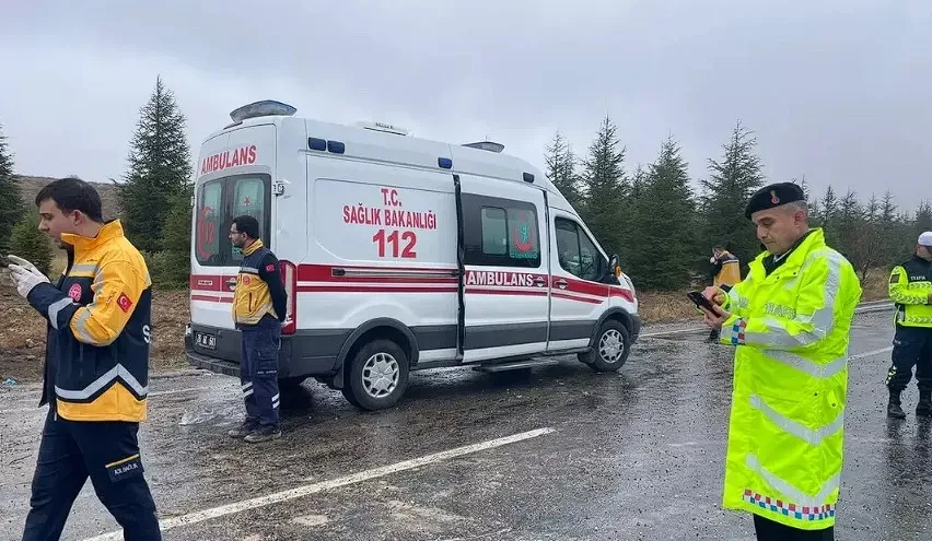 Yolcu otobüsü devrildi! 1 ölü, 41 yaralı