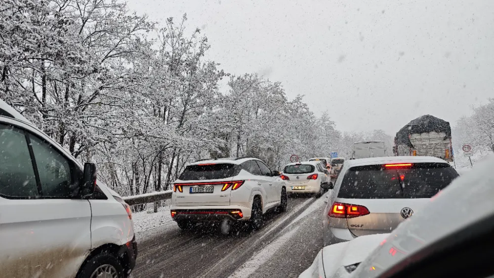 Bursa-Ankara Karayolu Ümitalan Mevkiinde Yoğun Kar Yağışı: Trafik Durma Noktasında