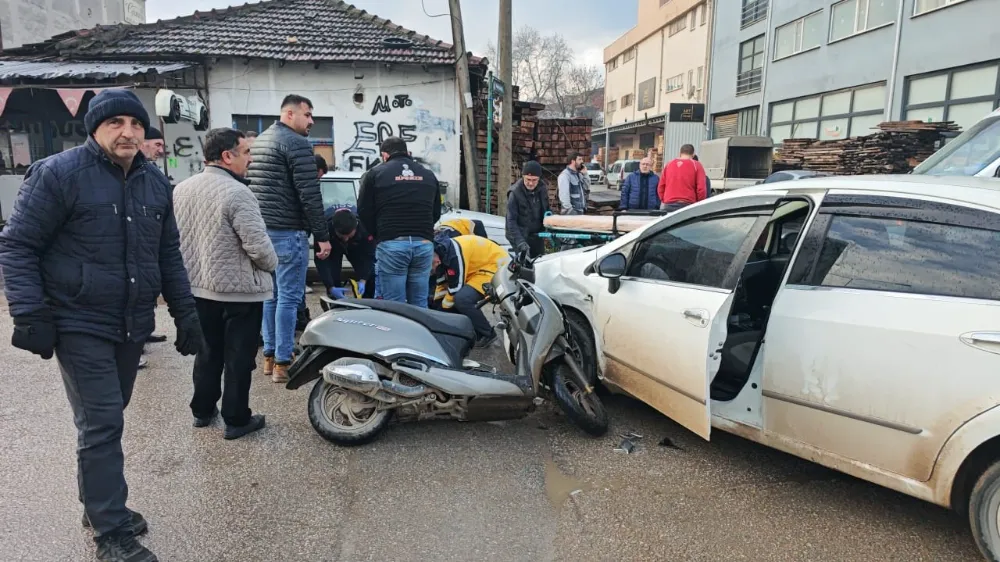 Otomobille Motosiklet Çarpıştı: 1 Yaralı