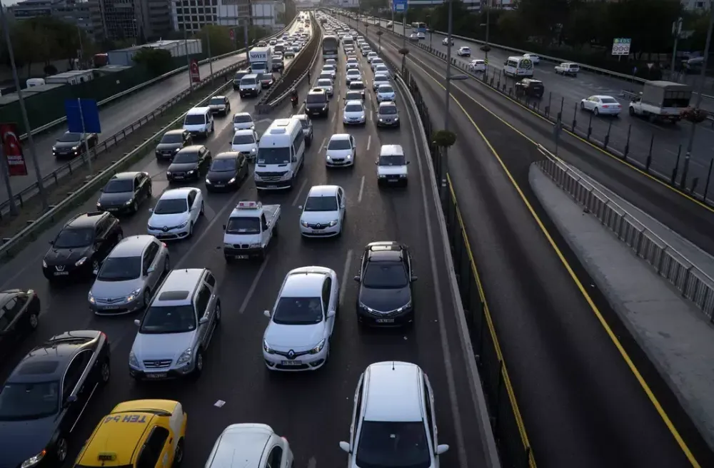 Trafiğe çıkacak herkesi ilgilendiriyor! Bakan duyurdu