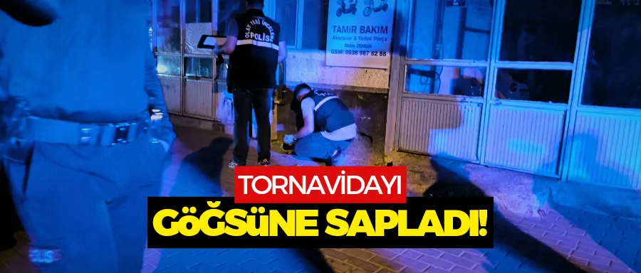 Tornavidayı göğsüne sapladı!