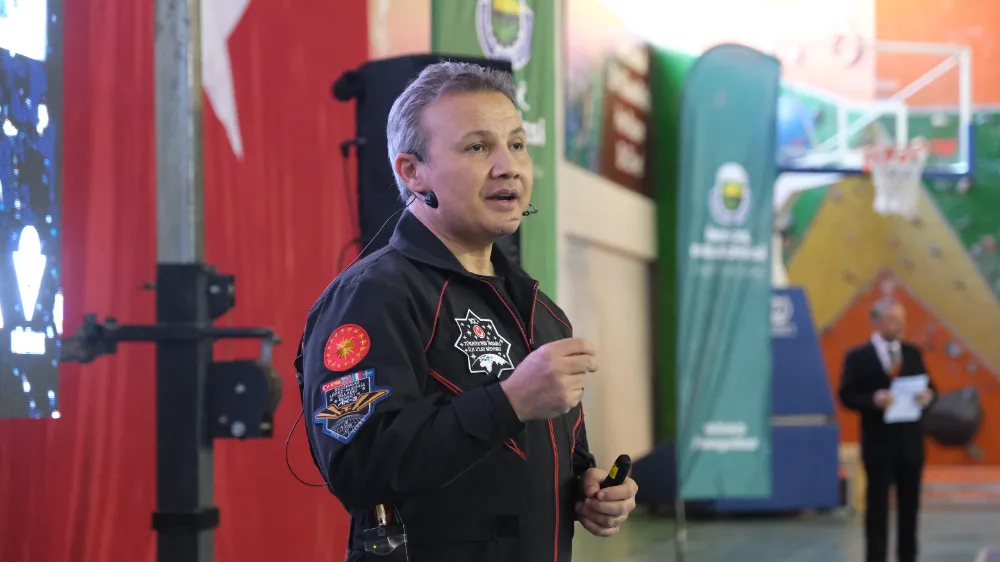 Astronot Alper Gezeravcı İnegöl’de Öğrencilerle Buluştu