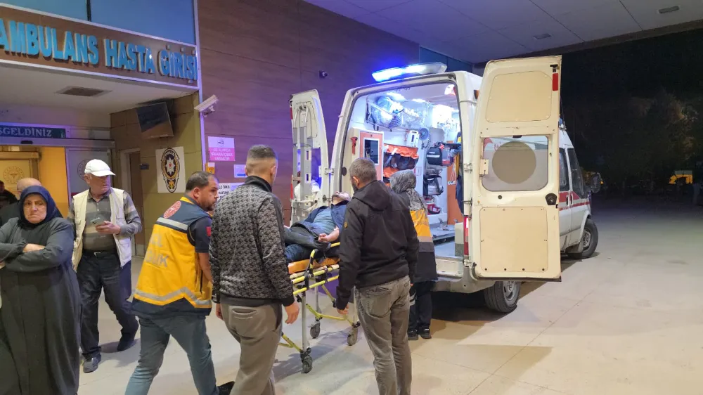 İnegöl’de Kamyonet ile Motosiklet Çarpıştı