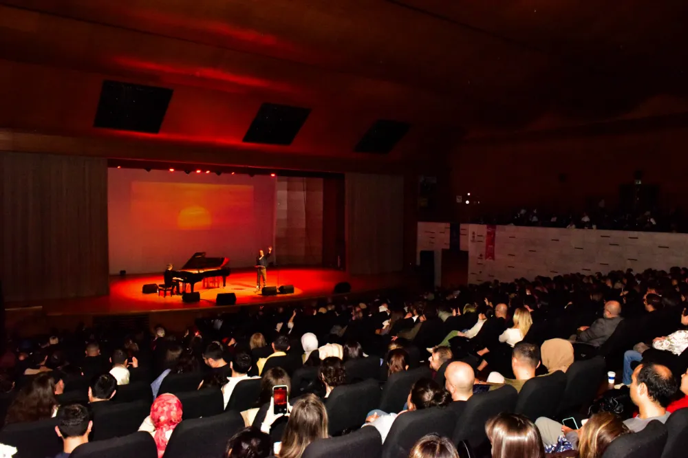 Bursa Festivali, edebiyat ve müziği aynı sahnede buluşturdu