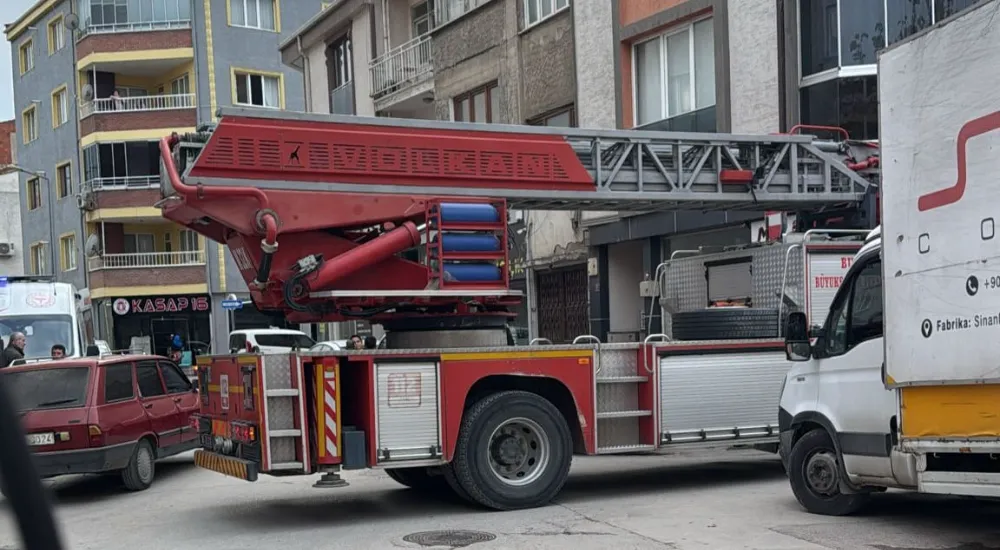 İnegöl’de evinde mahsur kalan yaşlı kadın itfaiye ekiplerince kurtarıldı