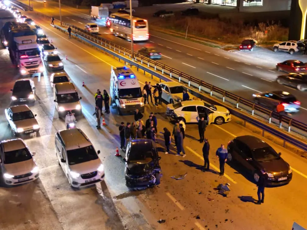 Bursa-İnegöl istikametinde 5 araç birbirine girdi