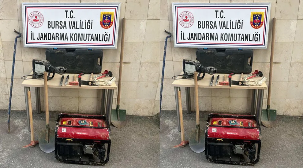 Bursa’da Kaçak Kazıya Suçüstü! 4 Şüpheli Jandarmadan Kaçamadı