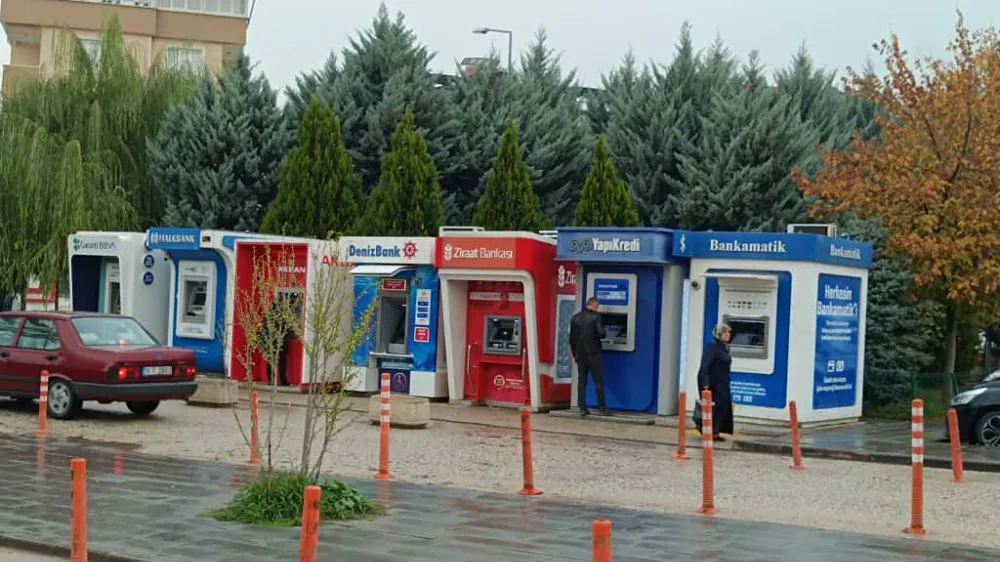 İnegöl Devlet Hastanesi Önündeki ATM’ler Taşınıyor!