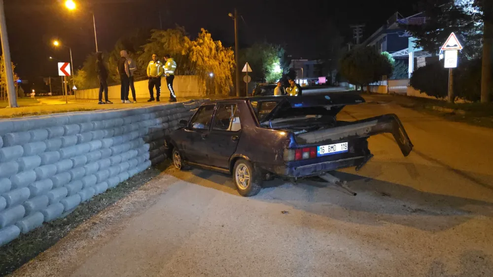 Polisin “Dur” ihtarına uymayan sürücü kaza yaptı