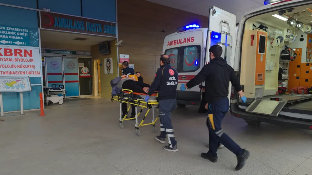 Otomobil ile motosiklet çarpıştı; 2 yaralı!	