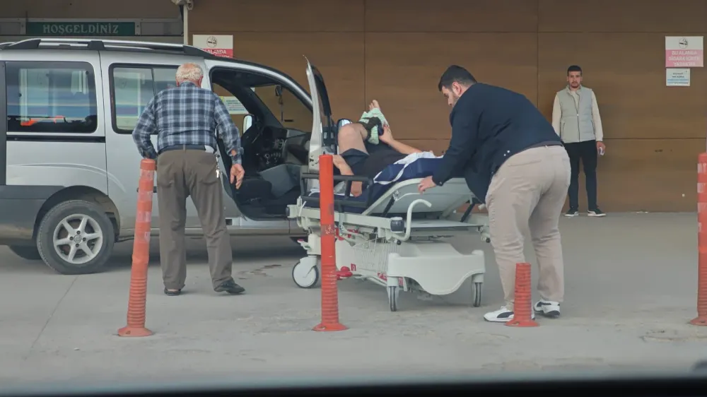 Odun keserken ayağını motorla kesti