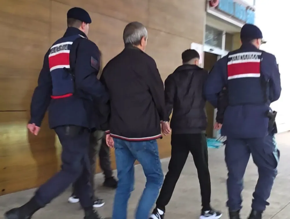 İnegöl JASAT’tan Aranan Şahıslara Operasyon: 2 Kişi Yakalandı