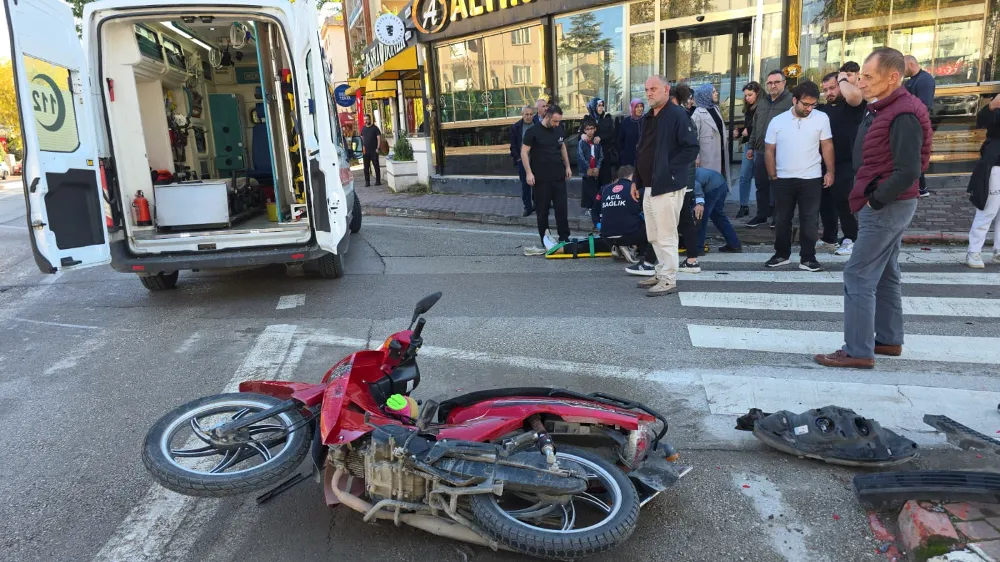 İnegöl’de Otomobil ile Motosiklet Çarpıştı: Çocuk Sürücü Yaralandı