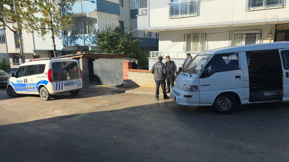 Park Halindeki Minibüs Alev Aldı!