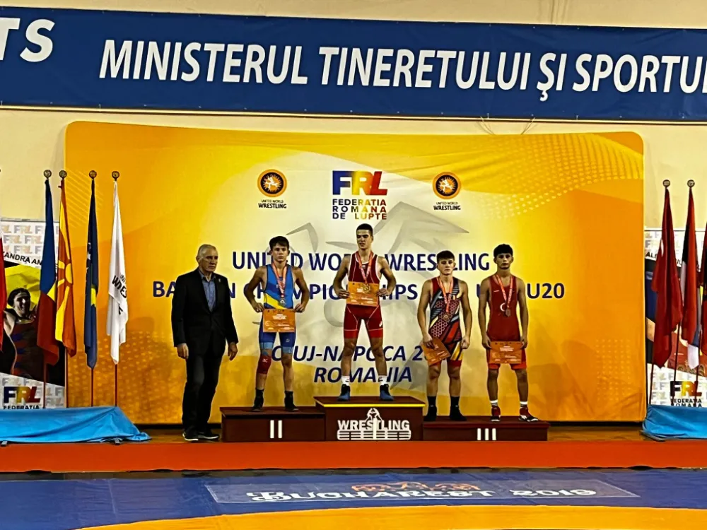 Belediyesporlu güreşçilerden 2 madalya