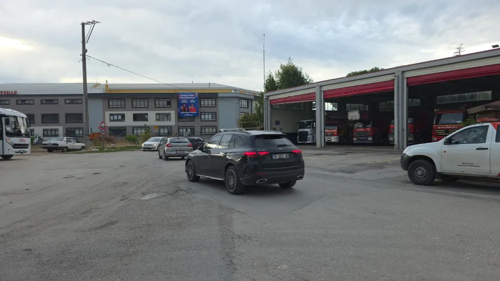 İnegöl’de İtfaiye Çıkışı Trafiğe Takılıyor! Dakikalarla Yarışan Ekipler Zorlanıyor