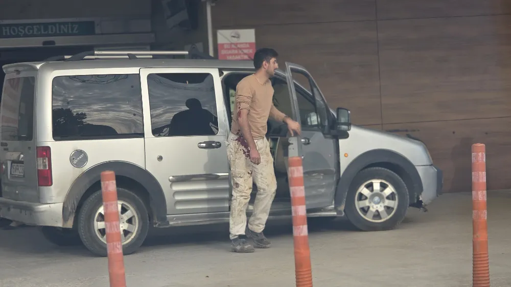 Traktör Römorkuna Sıkışan Genç Yaralandı