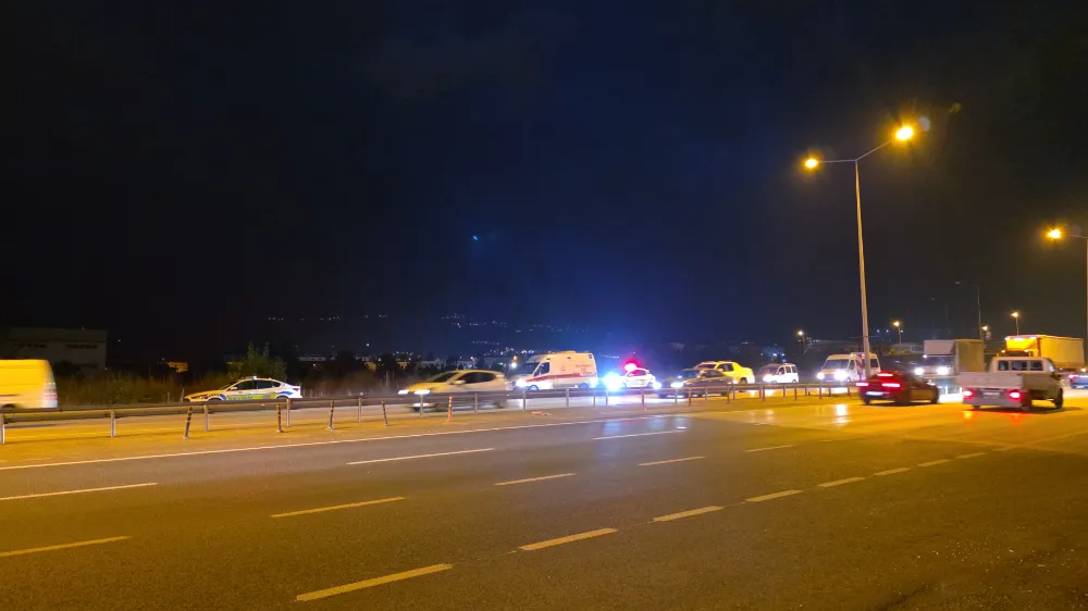 Karşıdan Karşıya Geçen Yayaya Otomobil Çarptı