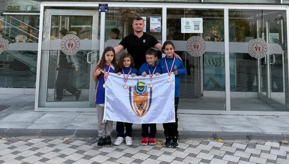 İnegöl Belediyesi Sporcularından Yüzmede Türkiye Dereceleri