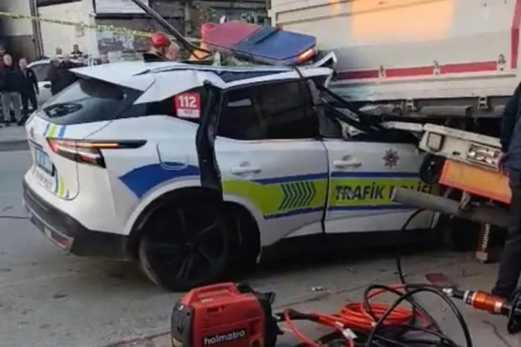 Polis Aracı Park Halindeki TIR’a Çarptı: 1 Şehit, 1 Polis Ağır Yaralı
