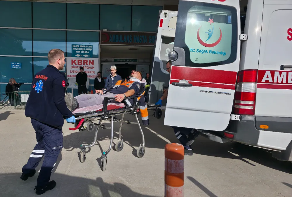 Otomobil ile motosiklet çarpıştı!