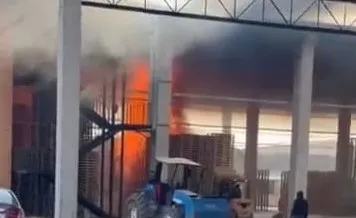 İnegöl OSB’de palet fabrikasında korkutan yangın!