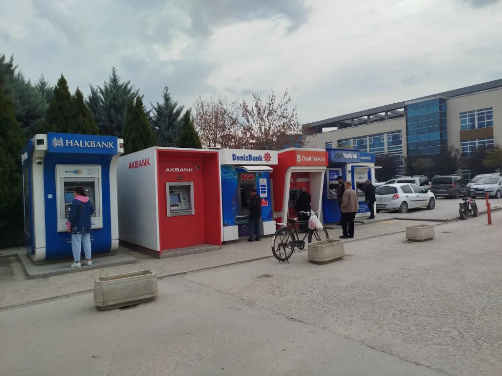 İnegöl Devlet Hastanesi Önündeki ATM’ler Taşınmaya Başladı!
