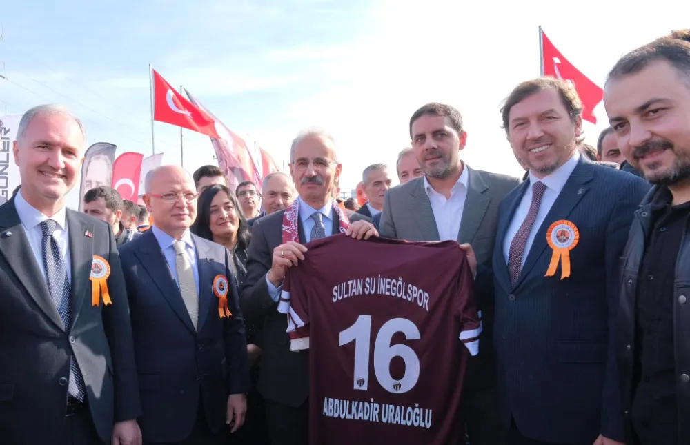 Bakan Uraloğlu’na İnegölspor Forması Hediye Edildi