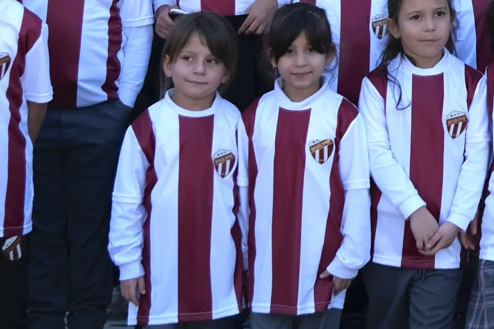“Gündüzlü’de Çocukların Yüzleri İnegölspor Formasıyla Güldü”