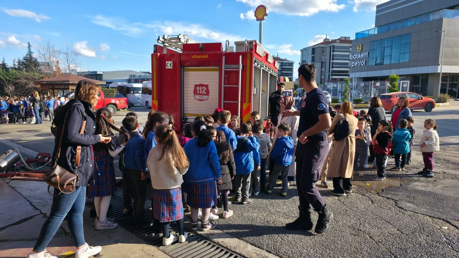 İnegöllü Minik Öğrencilerden İtfaiye Müdürlüğü’ne Ziyaret!