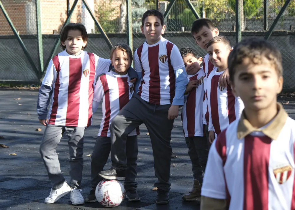 İnegölspor’un Forma Kampanyası Bilalköy Faik Deniz İlkokulu’nda Coşkuyla Karşılandı