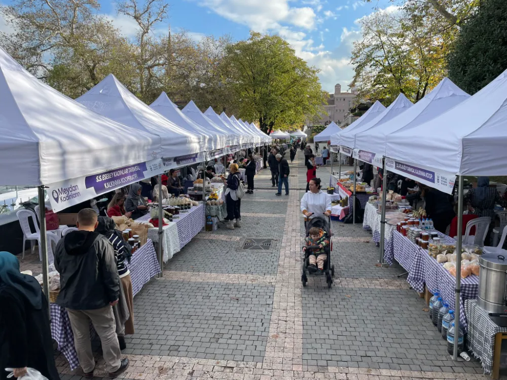 Bursa’da “Meydan Kadınların” dayanışma pazarı yoğun ilgi gördü