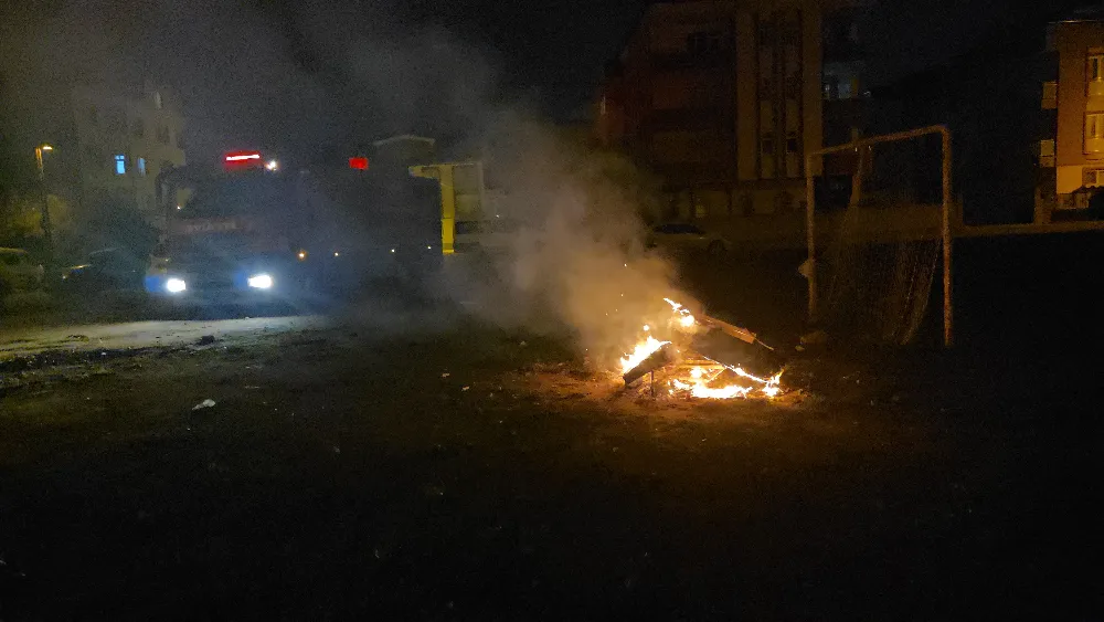 Boş arasada koltukları yaktılar!