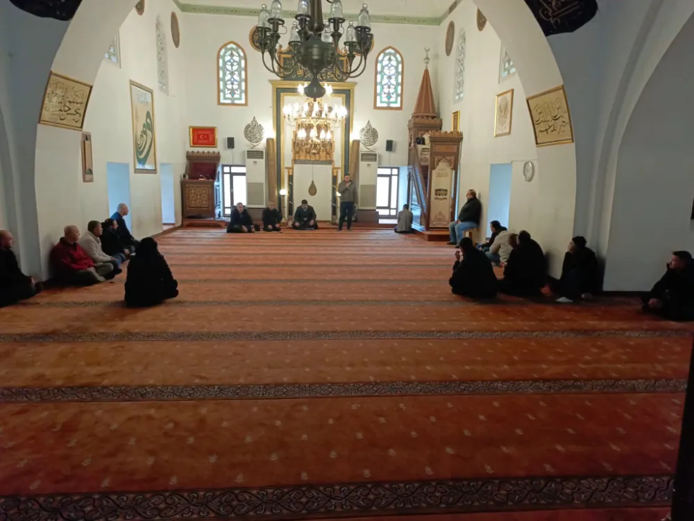İnegöl’de Yükümlülere Manevi Miras Eğitimi: Yükümlüler İshakpaşa Camii ve Külliyesi’ni Gezdi