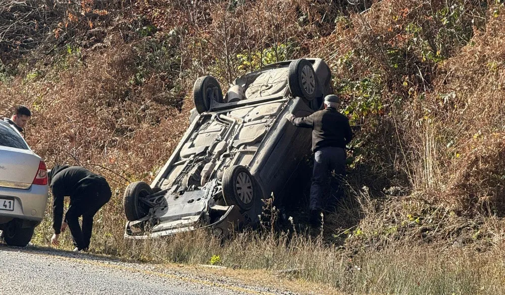 Domaniç–İnegöl Karayolunda Kaza: Araç Şarampole Devrildi, Sürücü Yaralandı