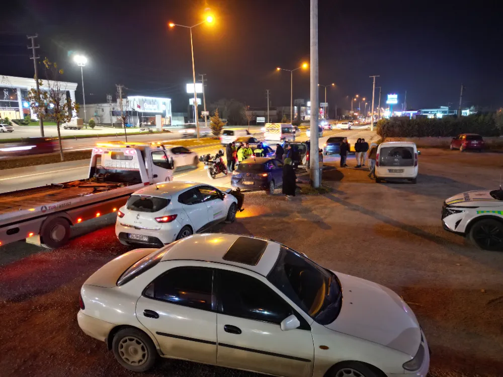 Bursa-Ankara Karayolunda 5 Araçlı Zincirleme Kaza: Yol Kısa Süreli Kapandı