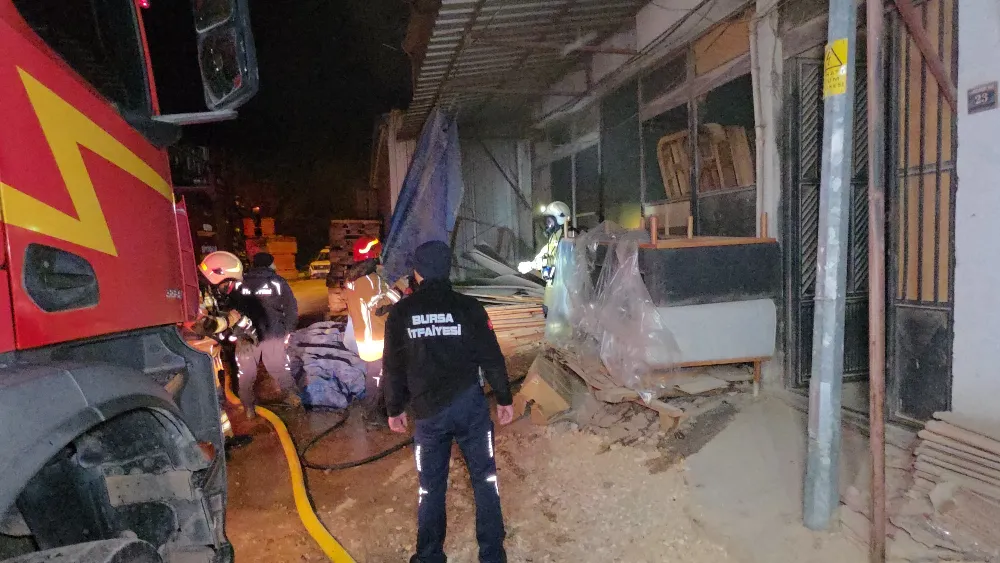 Mobilya imalathanesinde yangın!