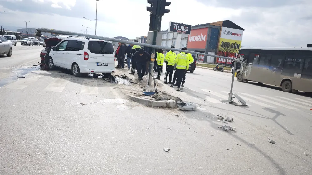 Alanyurt-İnegöl Yolunda Feci Kaza! Ortalık Savaş Alanına Döndü