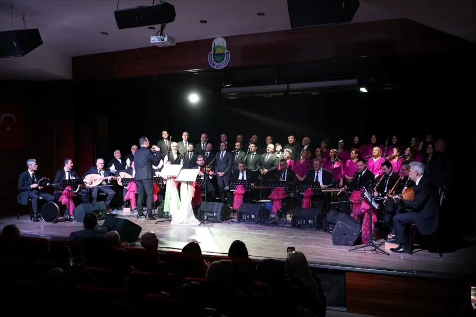 Türk Sanat Müziği Korosundan Muhteşem Performans