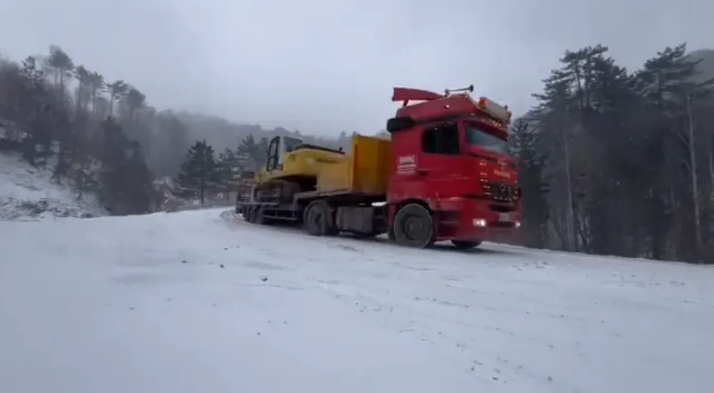 Domaniç-İnegöl Karayolu Kar Yağışı Nedeniyle Ağır Araç Trafiğine Kapatıldı