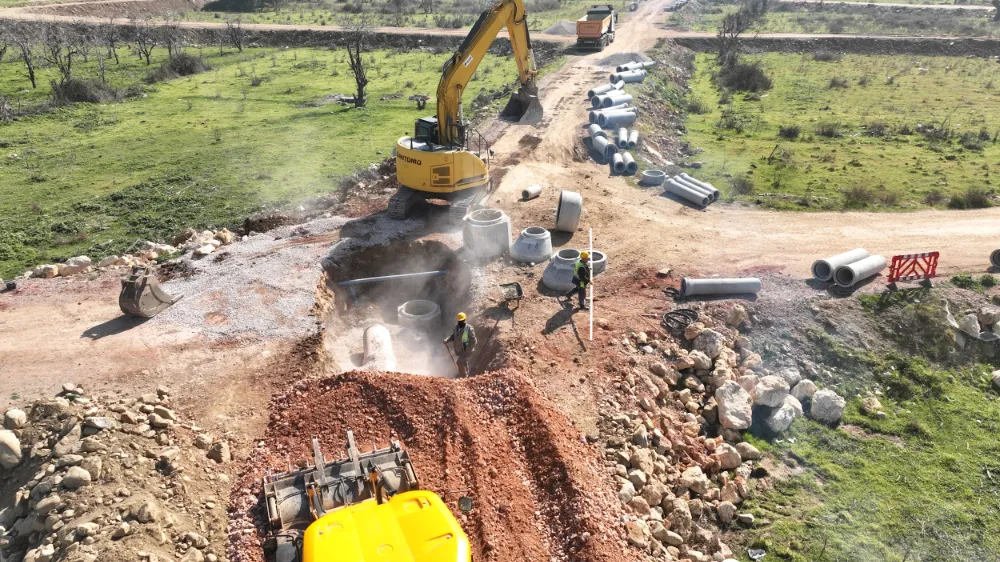 Büyükşehir, altyapı çalışmalarını aralıksız sürdürüyor