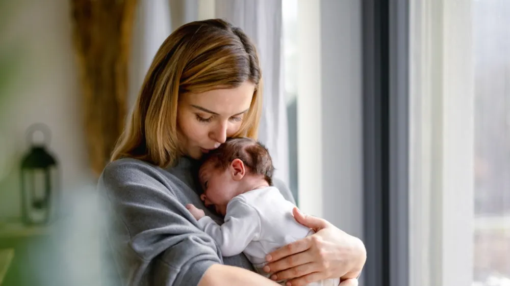 Ücretli doğum izni bir yıla çıkarılıyor!
