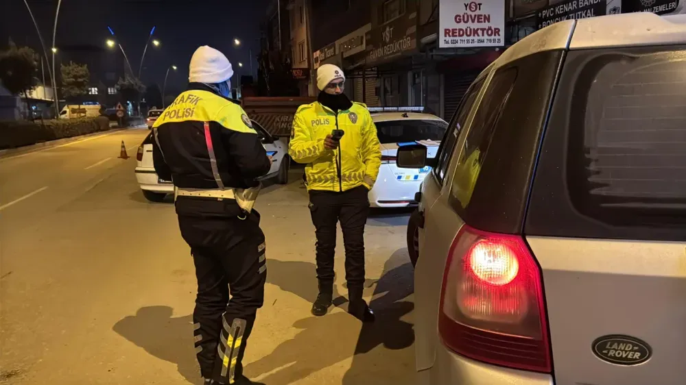Uzmanlardan uyarı geldi! Bu eşyaları aracınızda bırakmayın