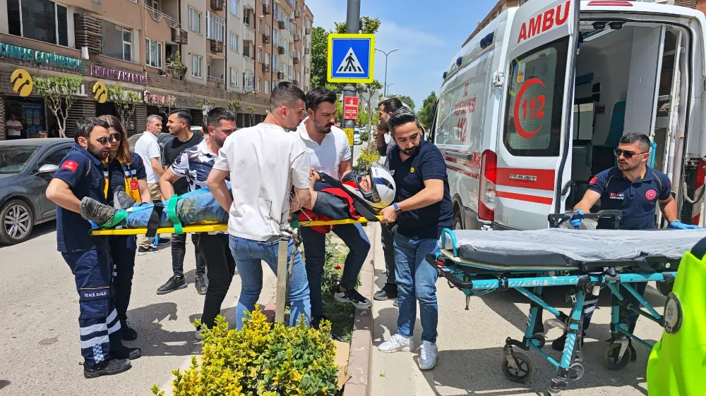 Taksi ile motosiklet çarpıştı; 1 yaralı...