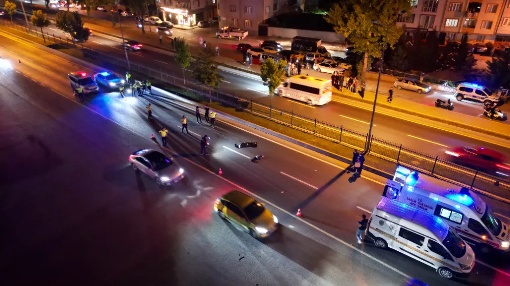 İnegöl Girişinde Feci Kaza: Bir Yaya Hayatını Kaybetti, 3 Genç Yaralandı