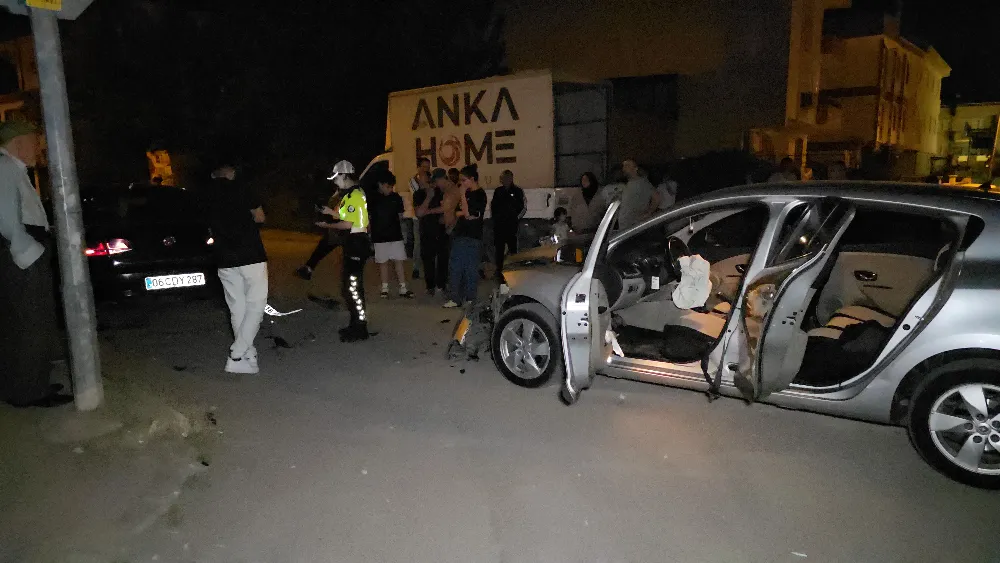 İnegöl’de İki Otomobil Çarpıştı: 10 Yaşındaki Çocuk Yaralandı