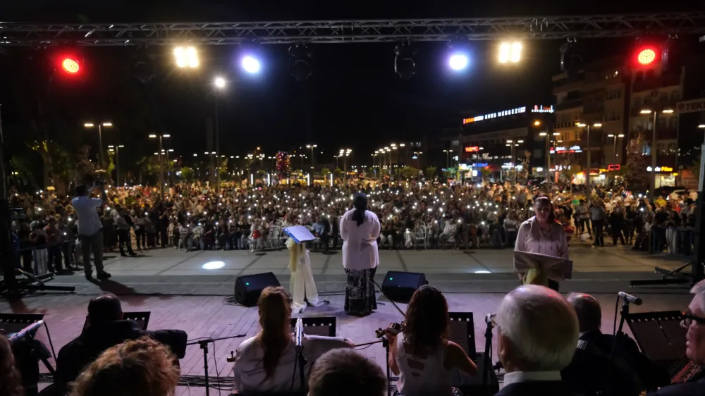 İnegöl Belediyesi TSM Korosu’ndan Kulakların Pasını Silen Konser