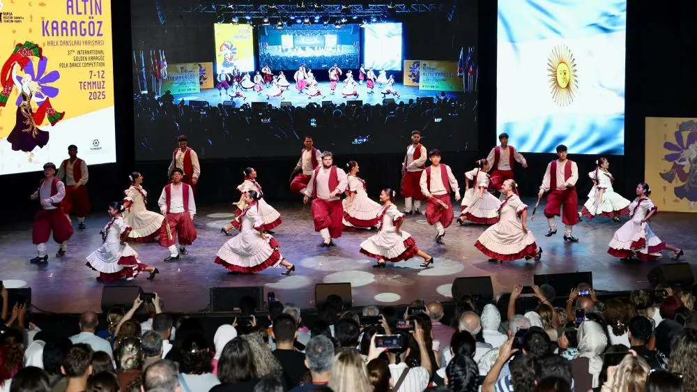 Altın Karagöz Halk Dansları heyecanı Bursa’yı sardı
