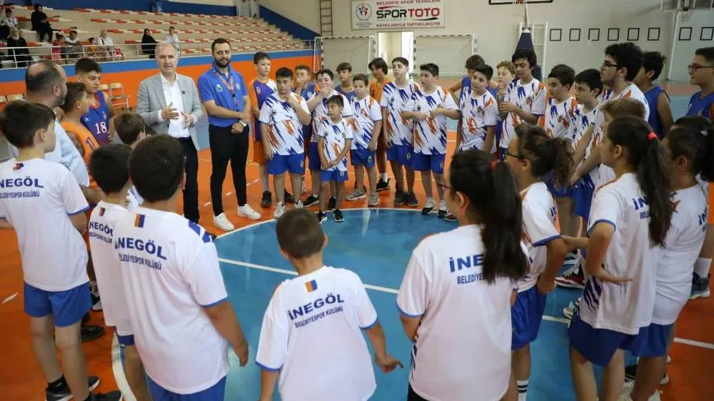 İnegöl Belediyesi Yaz Spor Okullarında 1.792 Çocuk Sporla Buluştu